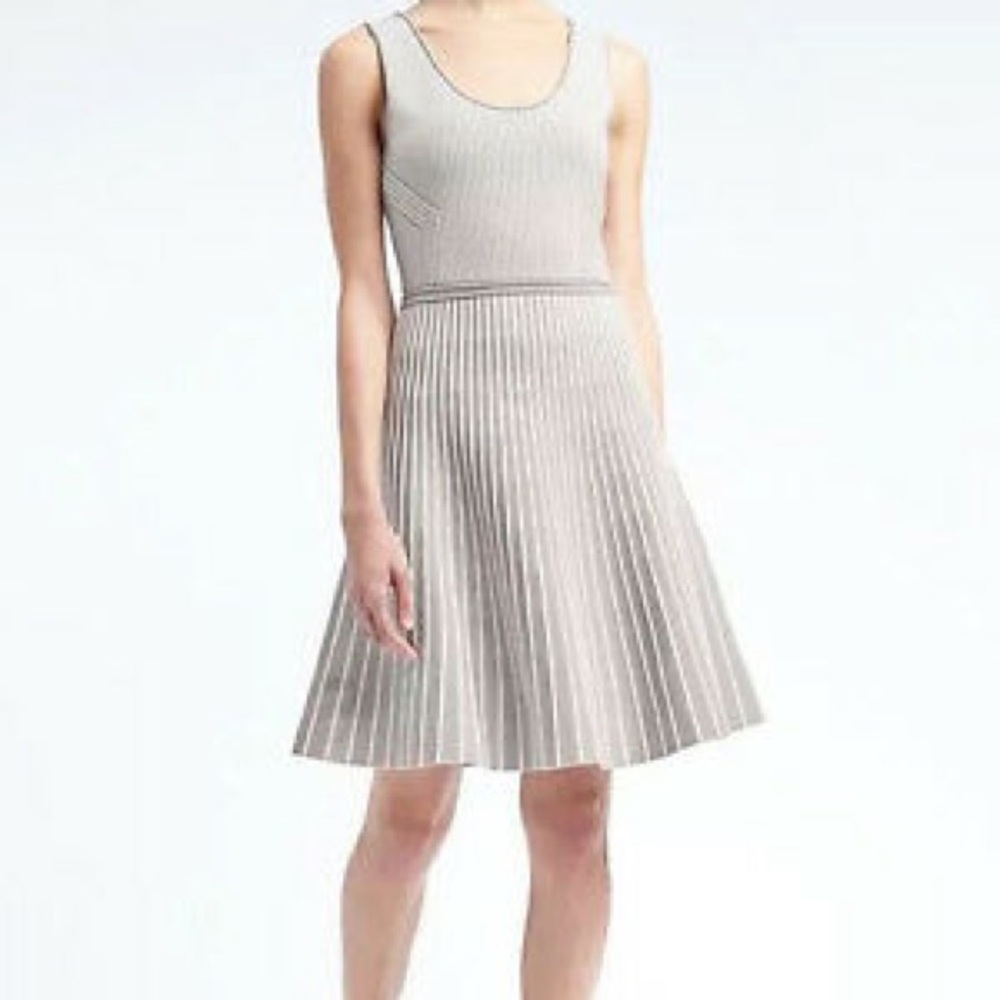 Banana Republic Knit Fit & Flare Dress, Medium ♥️